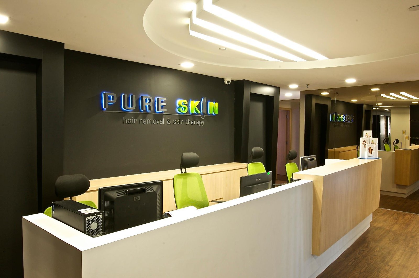 JB Facial Center front desk