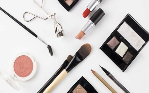 Master the 6 Essential Makeup Steps for a Flawless, Natural Look!